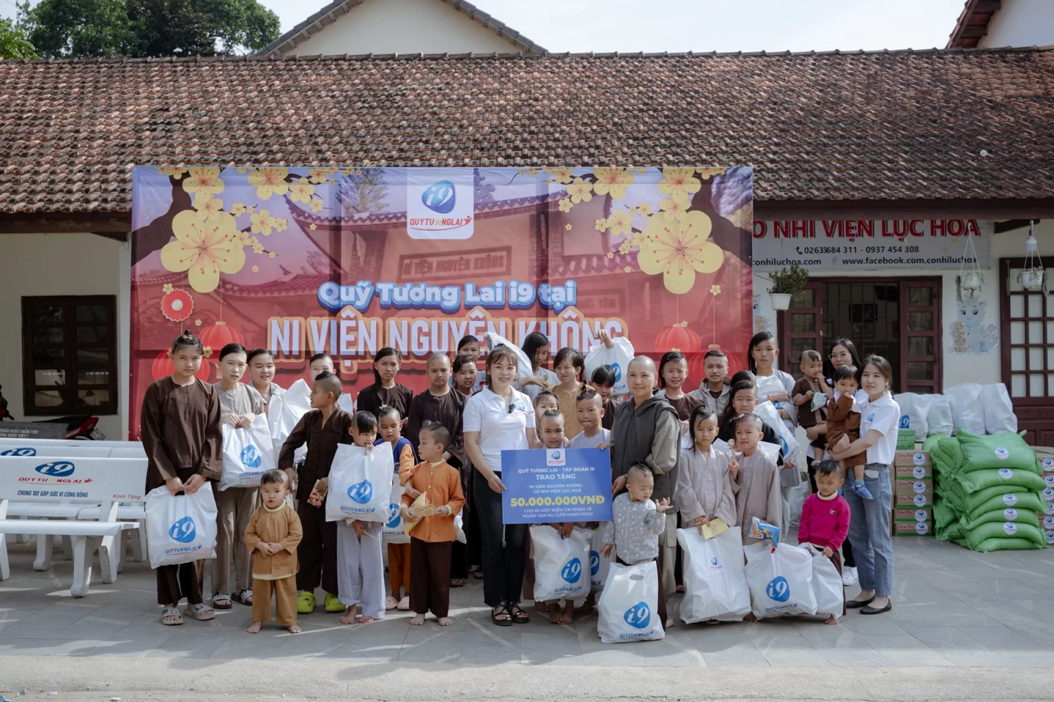 Hình ảnh banner về câu hỏi thường gặp game tài xỉu, minh họa người chơi đang tìm kiếm thông tin về trò chơi tài xỉu trực tuyến